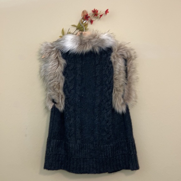 Cable Knit Vest Cabincore Wool Blend Faux Fur Trim Charcoal - Picture 16 of 16